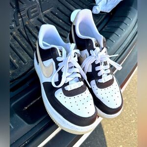 Women’s Nike shoes size 6.5